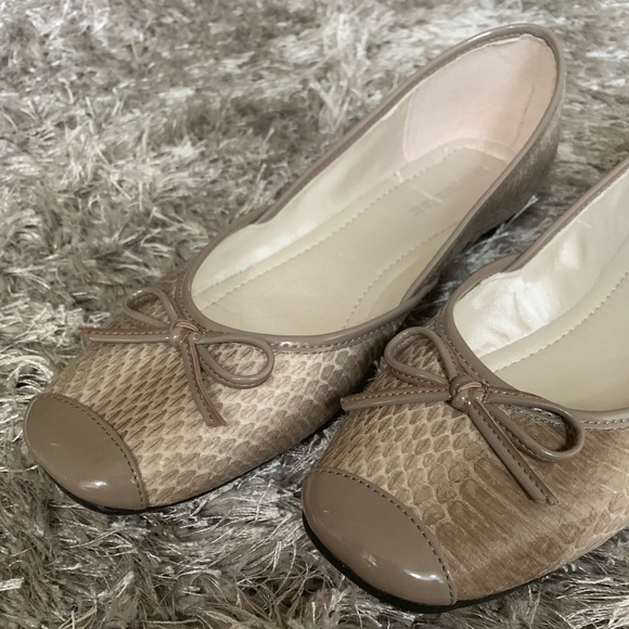 Naturalizer Zeema 2 Flat Dress Shoe 8.5 - Picture 3 of 6